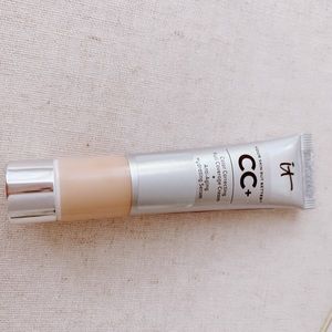 BNWOT IT Cosmetics CC Cream with SPF 50+ Mini-Medium